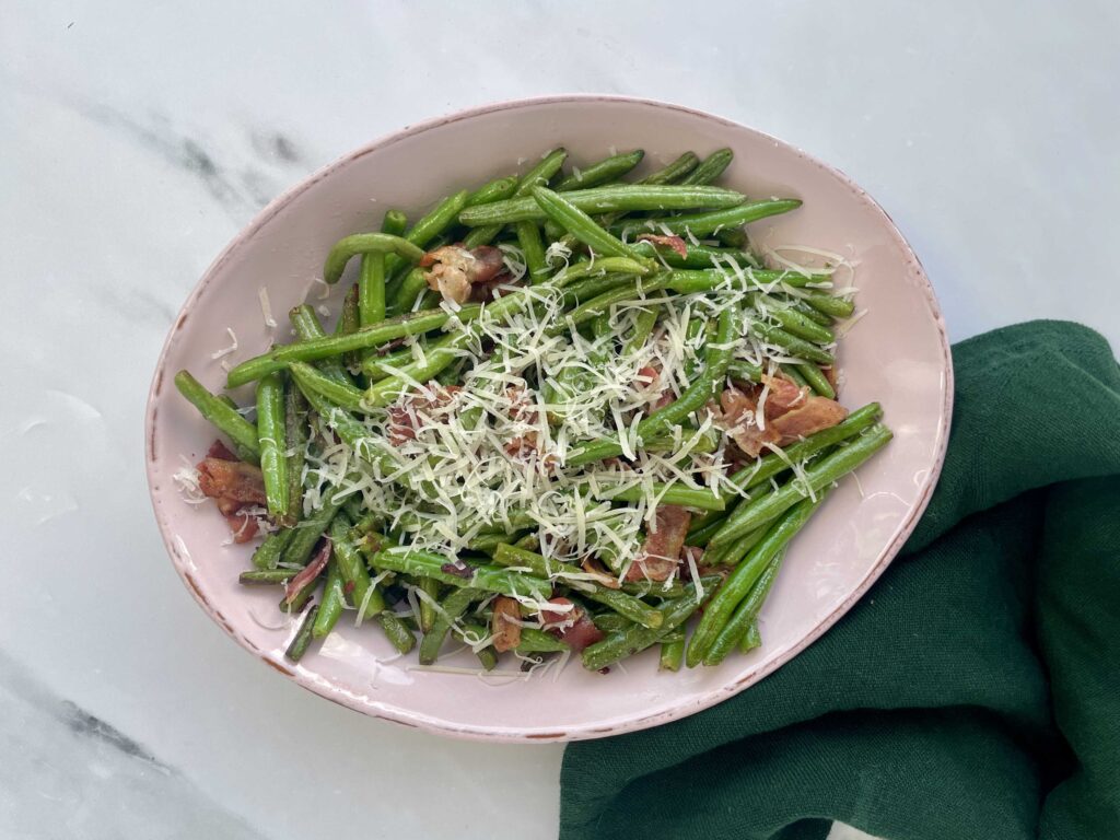 Grønne bønner med bacon og parmesan