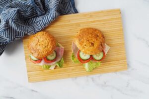 Glutenfri frokostboller med soltørret tomat