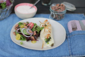 Fyldt kylling med creme fraiche dressing