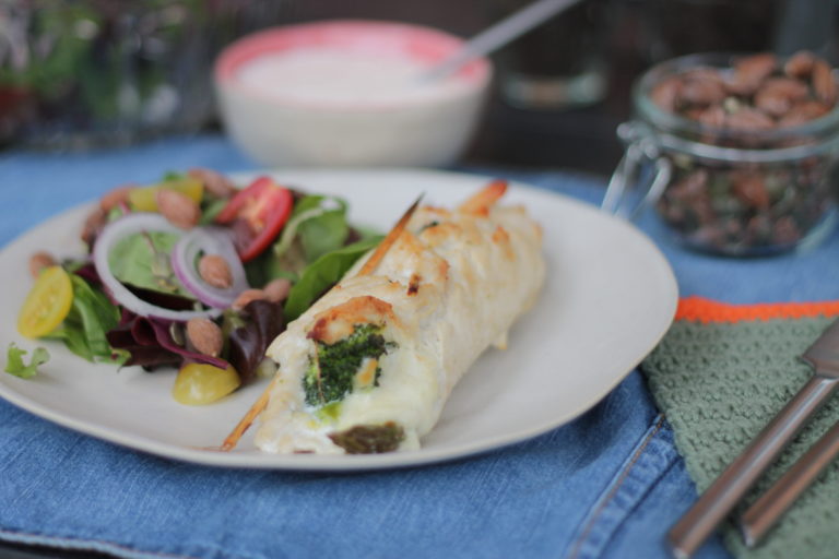 Fyldt kylling med creme fraiche dressing