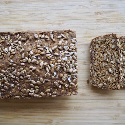 Glutenfrit 'rugbrød' med få ingredienser