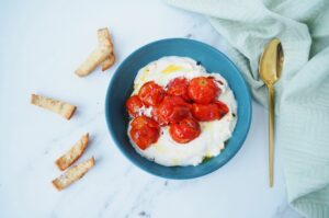 Ostecreme med bagte tomater