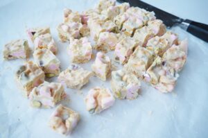 Glutenfri Rocky Road med hvid chokolade