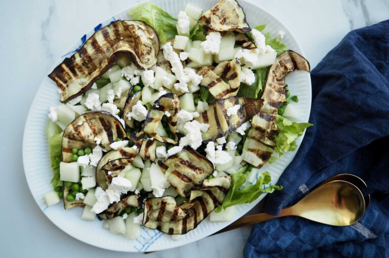 Salat med grillet aubergine